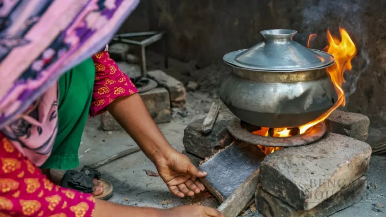 Dhaka now lives by the ‘gas clock’